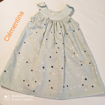 Robe d'été, étoiles sur fond vert d'eau